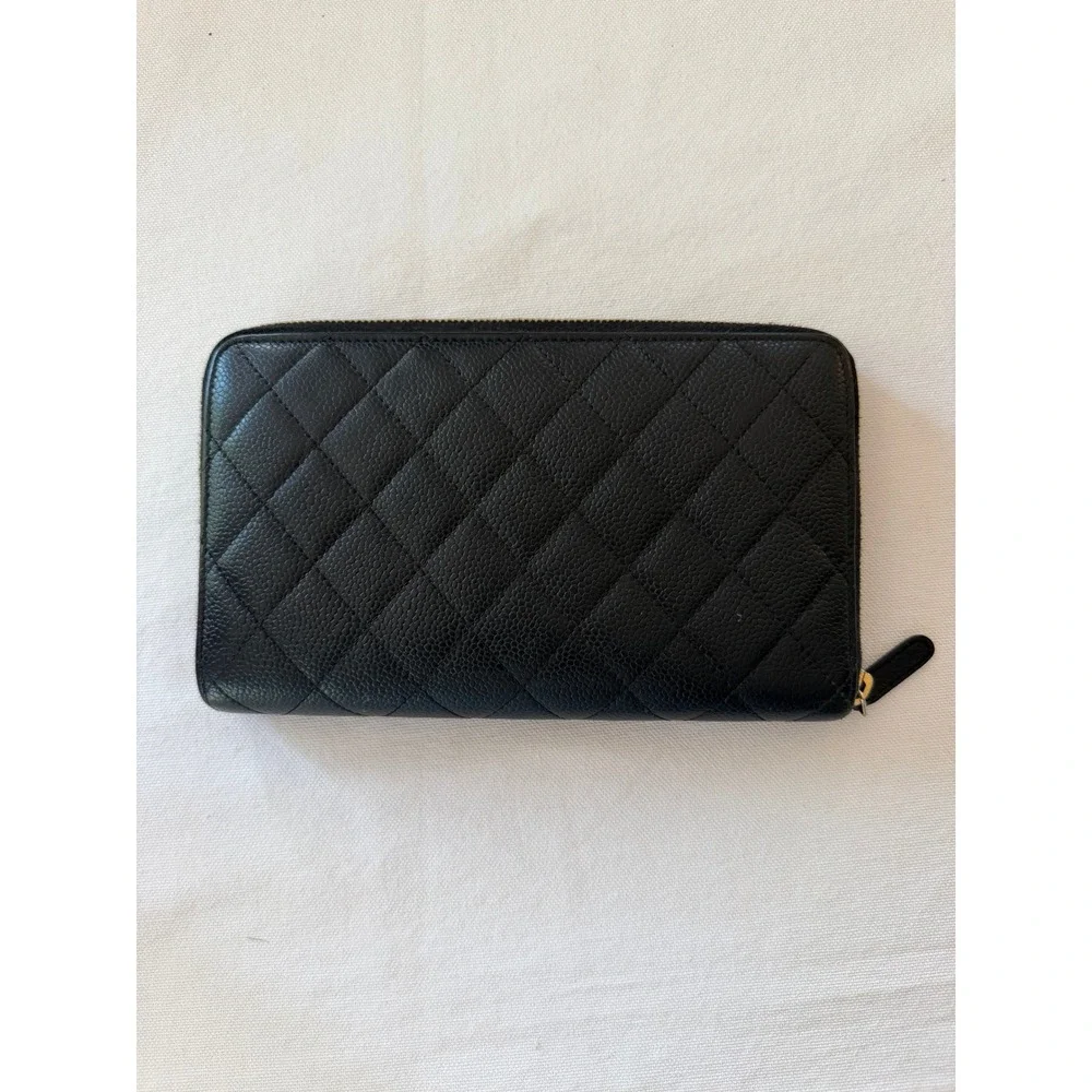 CHANEL around classic